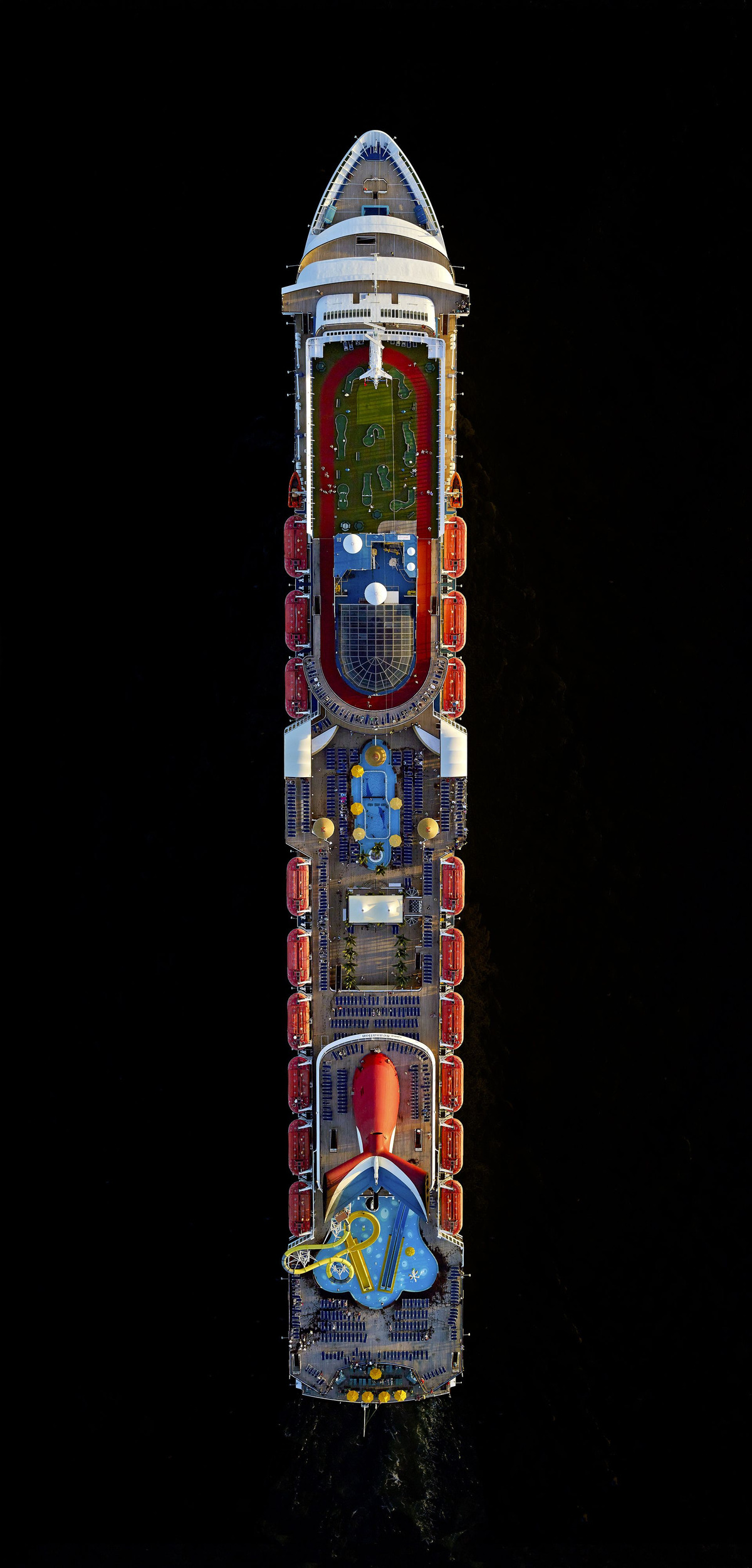 http://www.utvonaltervezo.com/wp-content/uploads/2015/03/milstein1-1-1.jpg Cruise Ships aerial photography by Jeffrey Milstein - Mar 2015